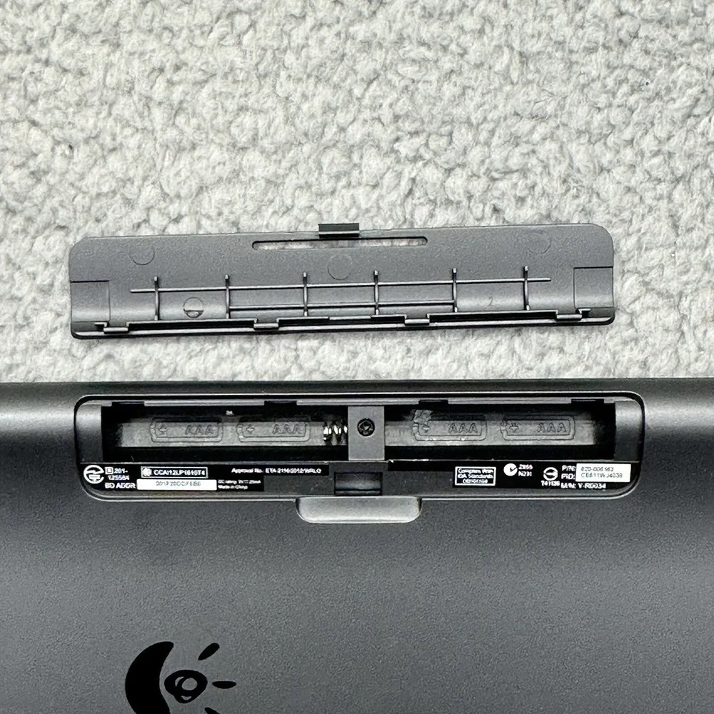 Logitech Logi Y-R0034 Bluetooth Keyboard 820-005162 w/ Slim Folio Case For iPad